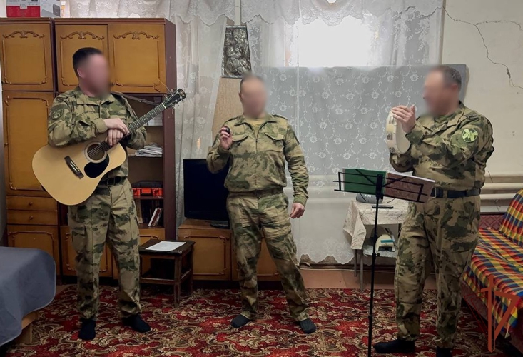 Концертная бригада Сибирского округа Росгвардии выступила в ЛНР