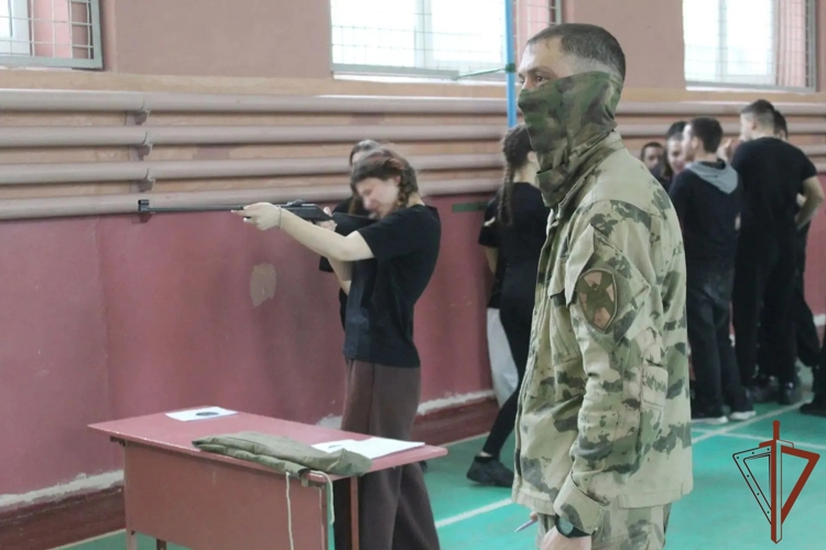 В Луганской Народной Республике Росгвардия организовала и провела военно-спортивный конкурс «Готов к защите Родины»