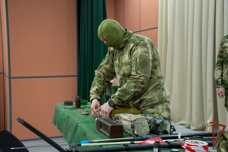 В Луганской Народной Республике росгвардейцы проводят серию патриотических мероприятий в честь юбилея ведомства