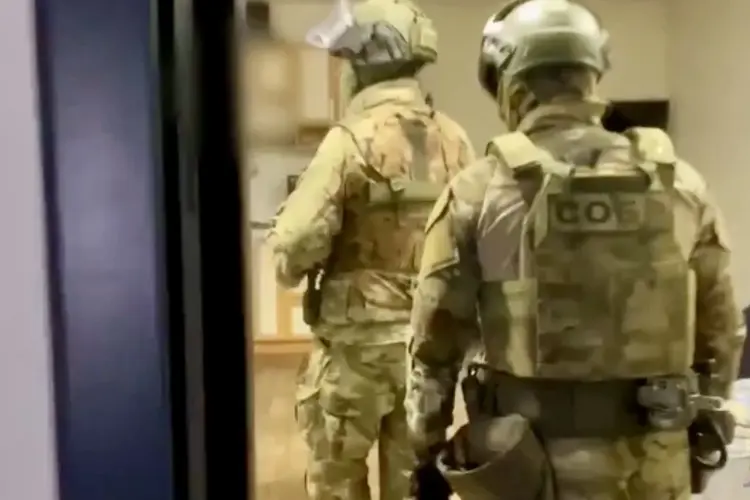 В Красноярске при силовой поддержке спецподразделений Росгвардии пресечена деятельность лиц, причастных к организации занятия проституцией (видео)