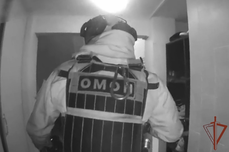 В Москве при содействии ОМОН Росгвардии прошел миграционный рейд (видео)