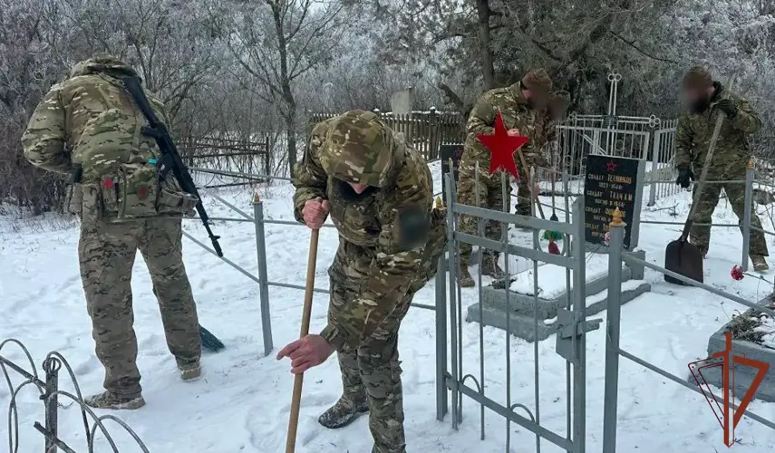 В Херсонской области росгвардейцы привели в порядок памятник и места захоронений воинам Великой Отечественной войны  