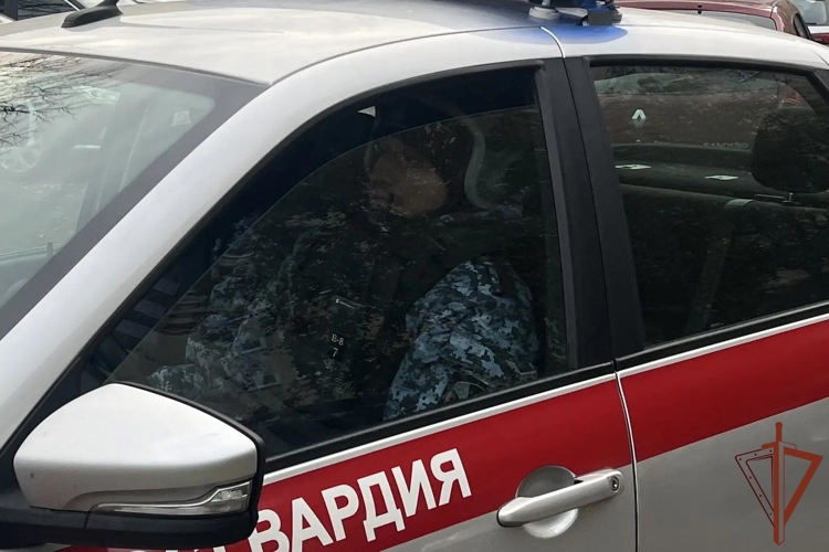 Сотрудники Росгвардии оперативно задержали подростка, совершившего поджог АЗС