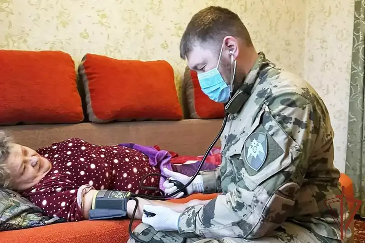 Росгвардейцы оказали медицинскую помощь в ДНР