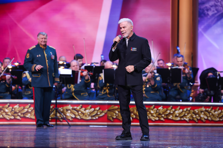 На главной сцене. Фотоальбом