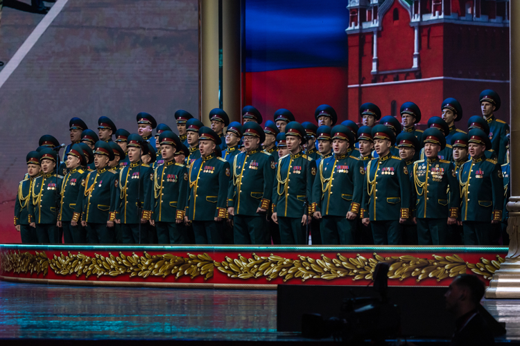 На главной сцене. Фотоальбом