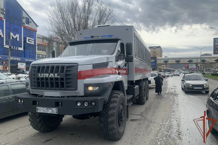 В Махачкале росгвардейцы обеспечили безопасную эвакуацию жителей из-за возникшей угрозы обрушения дома