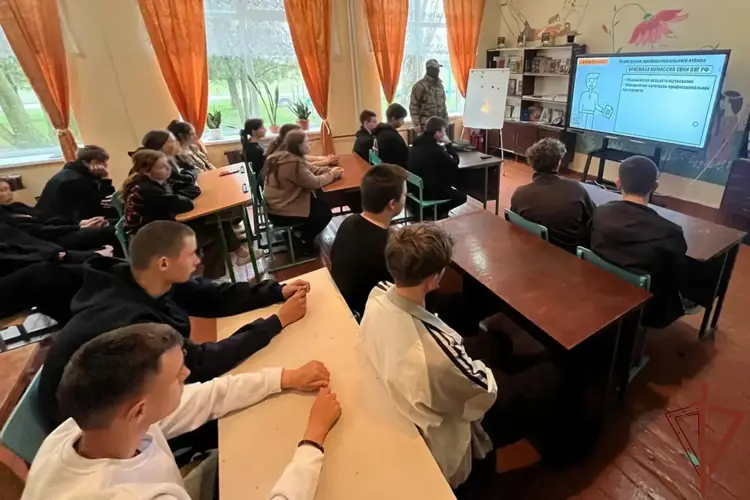 Росгвардейцы провели патриотические уроки для школьников Херсонской и Запорожской областей