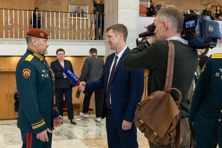 На главной сцене. Фотоальбом