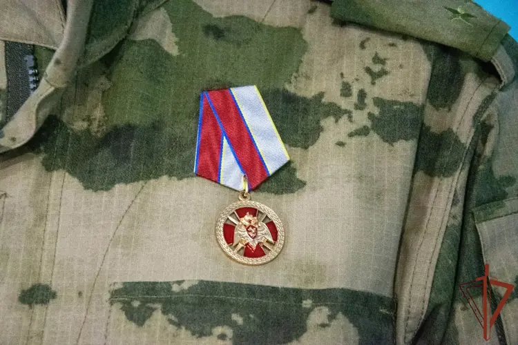 В ЛНР вручили награды отличившимся росгвардейцам 
