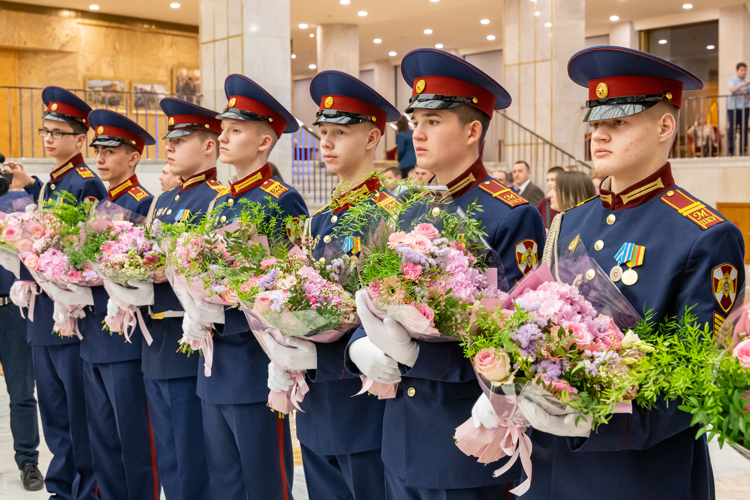На главной сцене. Фотоальбом