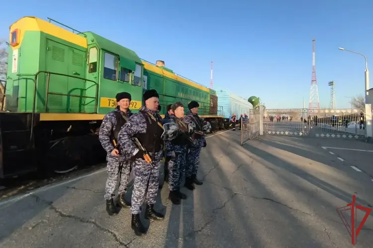 Сотрудники Главного управления Росгвардии по Московской области обеспечивают безопасность космодрома «Байконур» (видео)