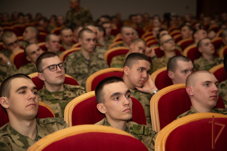 Театральный кружок Центрального узла связи Росгвардии представил спектакль об основателе войск правопорядка