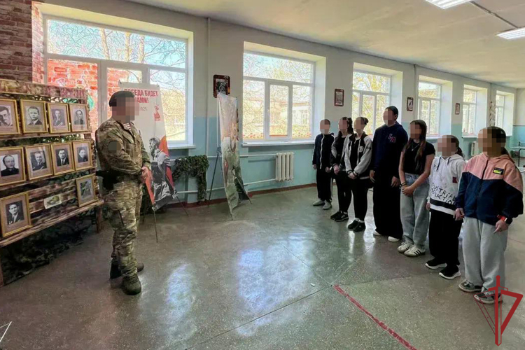 В Херсонской области росгвардейцы провели для школьников уроки мужества, посвященные Дню памяти жертв геноцида советского народа