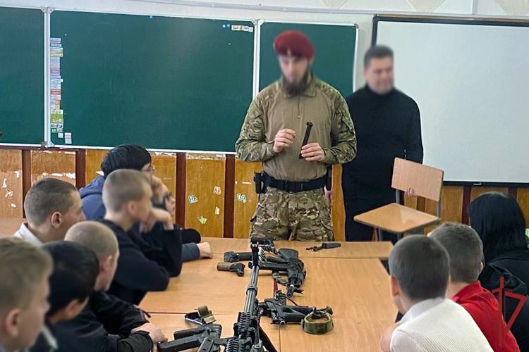 Росгвардейцы провели патриотические встречи с молодежью в Херсонской и Запорожской областях