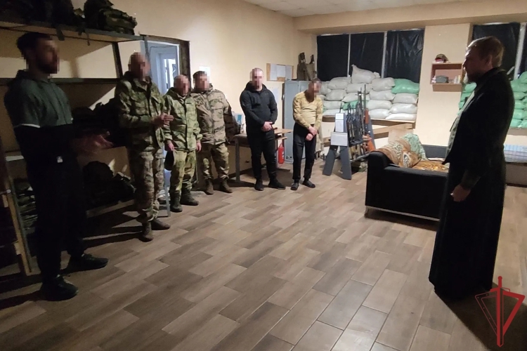 Православный священнослужитель посетил росгвардейцев в зоне СВО (видео)