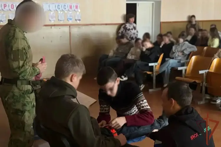 Росгвардия провела занятия по оказанию первой помощи для запорожских школьников