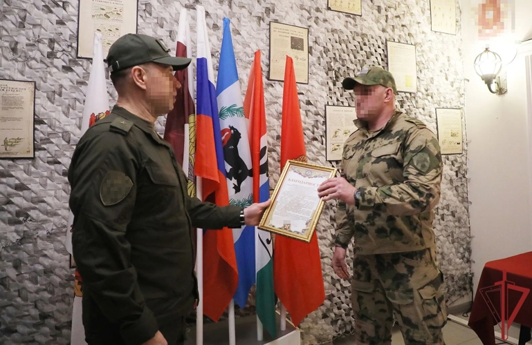 В день образования воинских частей и соединений по охране важных государственных объектов и специальных грузов командующий поздравил и наградил росгвардейцев в ДНР