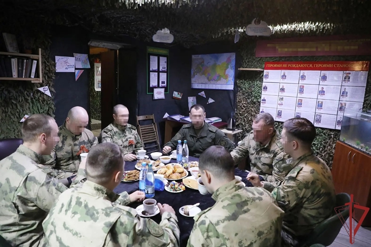 В день образования воинских частей и соединений по охране важных государственных объектов и специальных грузов командующий поздравил и наградил росгвардейцев в ДНР