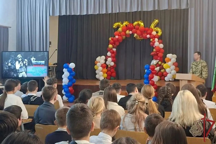 Росгвардейцы провели уроки мужества для школьников Херсонской и Запорожской областей