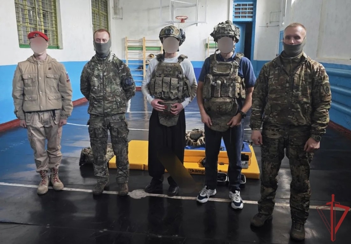 В ДНР росгвардейцы провели урок мужества для школьников