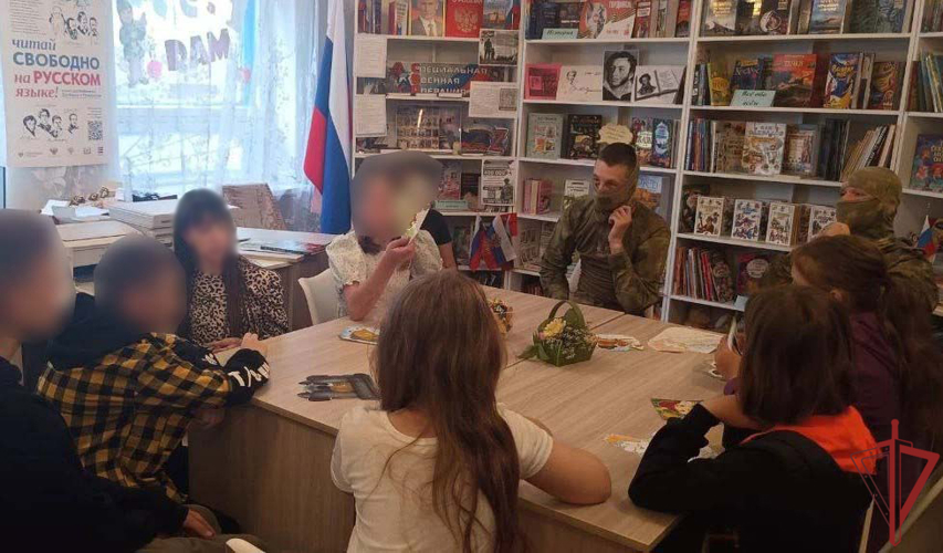В ЛНР росгвардейцы провели патриотические мероприятия для молодежи