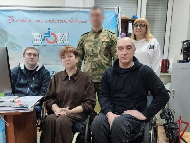 Росгвардейцы и общественники в ЛНР обновили легендарную надпись «Спасибо за Победу!»