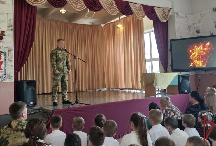 В ЛНР росгвардейцы приняли участие в открытии «Парты Героя» в честь Александра Удовенко