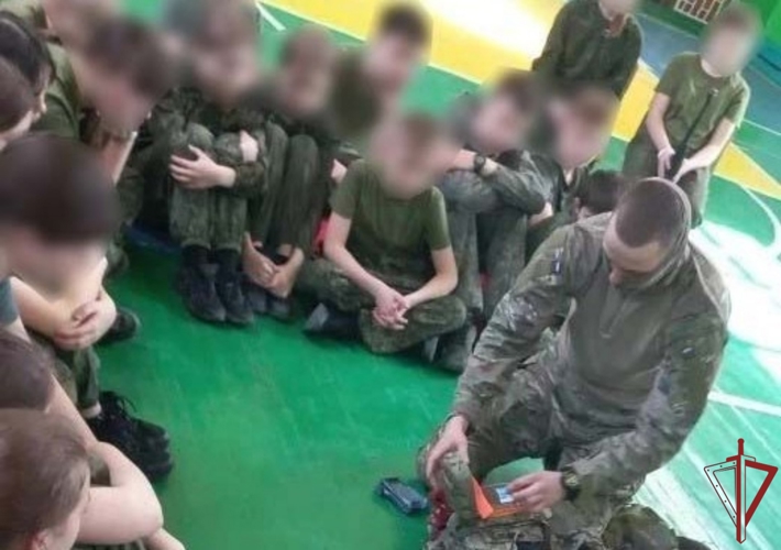 В ЛНР росгвардейцы провели занятия по тактической медицине для школьников и кадетов