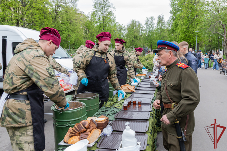 Росгвардия провела праздник для детей и взрослых в честь Дня Победы в Москве 
