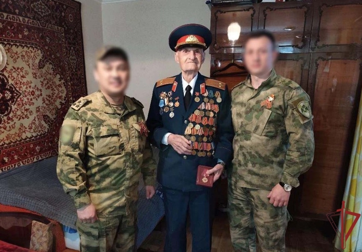 Росгвардейцы, выполняющие боевые задачи в зоне проведения специальной военной операции, поздравили ветеранов Великой Отечественной войны (видео)