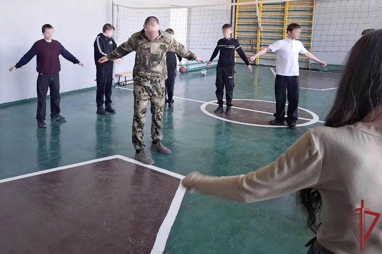 Школьники Донецкой Народной Республики стали участниками ведомственной акции «Зарядка с Росгвардией»