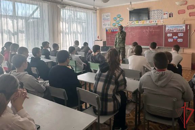 Росгвардейцы провели уроки мужества для школьников Херсонской и Запорожской областей