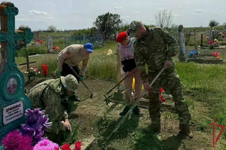 Росгвардейцы провели акции по восстановлению мемориалов Великой Отечественной войны в новых российских регионах (видео)