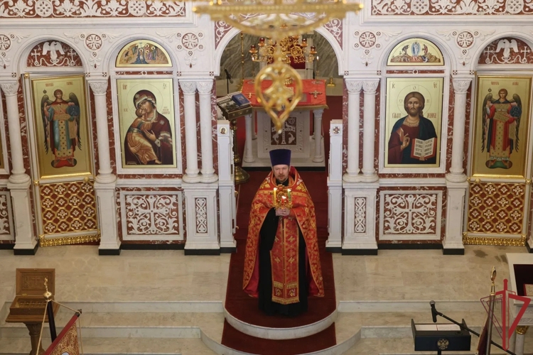 Благодарственный молебен с крестным ходом состоялся в Главном храме Росгвардии в преддверии Дня Победы (видео)