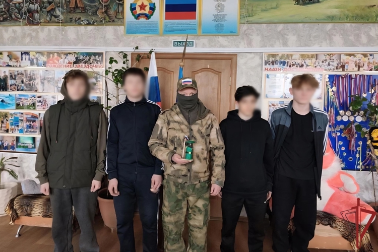 Росгвардейцы навестили воспитанников школы-интерната в ЛНР