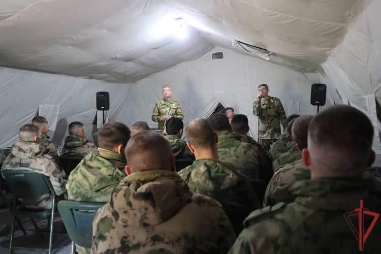 Военные музыканты Образцово-показательного оркестра Росгвардии выступили с концертами на передовой в зоне СВО (видео)