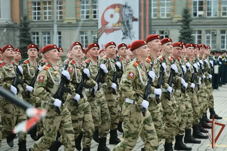 Росгвардия приняла участие в параде Победы в Екатеринбурге (видео)