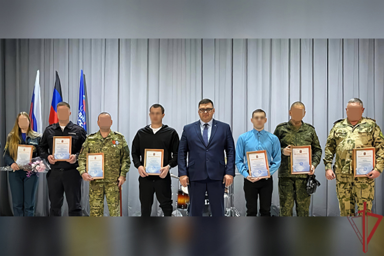 В ДНР награждены военнослужащие Росгвардии, внёсшие весомый вклад в военно-патриотическое воспитание молодёжи