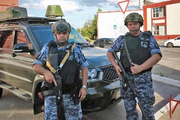 Сотрудники Росгвардии оказали помощь раненному при атаке украинского дрона в Белгородской области