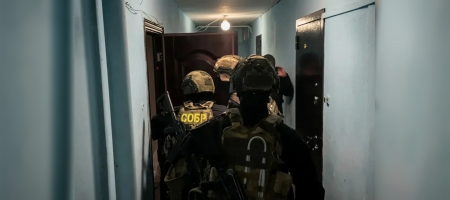 В Свердловской области при содействии СОБР Росгвардии задержаны подозреваемые в похищении людей и вымогательстве (видео)