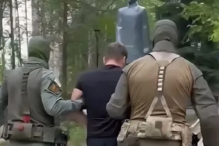 При силовой поддержке СОБР Росгвардии в Томской области задержан подозреваемый в убийстве, совершенном 14 лет назад (видео)