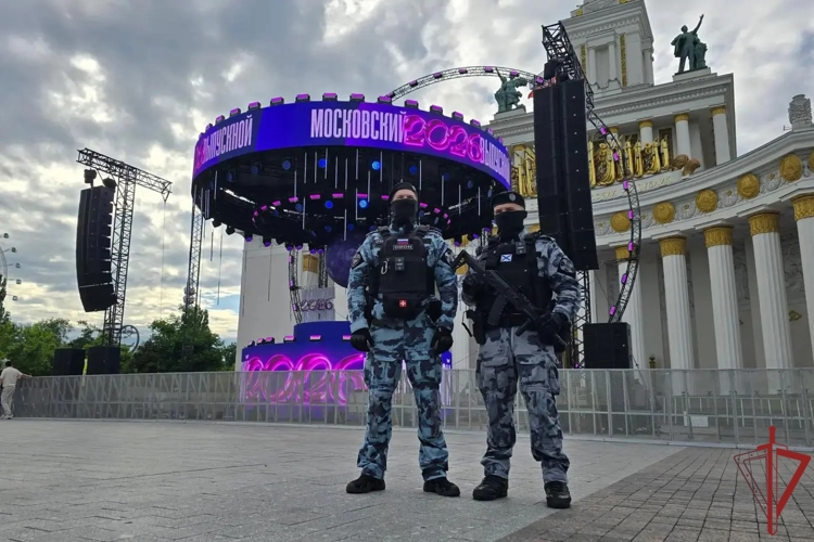 При содействии Росгвардии обеспечена безопасность выпускных вечеров в Центральной России (видео)