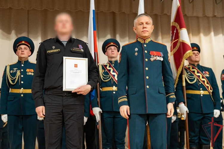 Генерал-полковник Анатолий Маликов вручил личный штандарт командующего Восточным округом Росгвардии генерал-лейтенанту Александру Решетникову