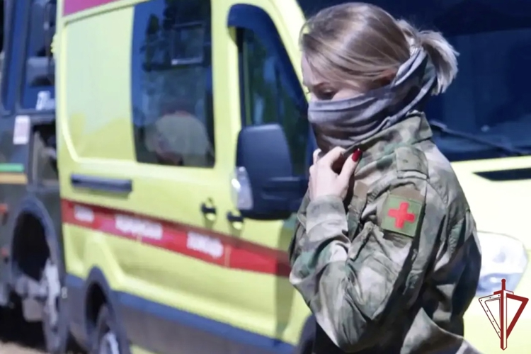 Медицинские специалисты Росгвардии встречают профессиональный праздник на передовой в зоне СВО (видео)