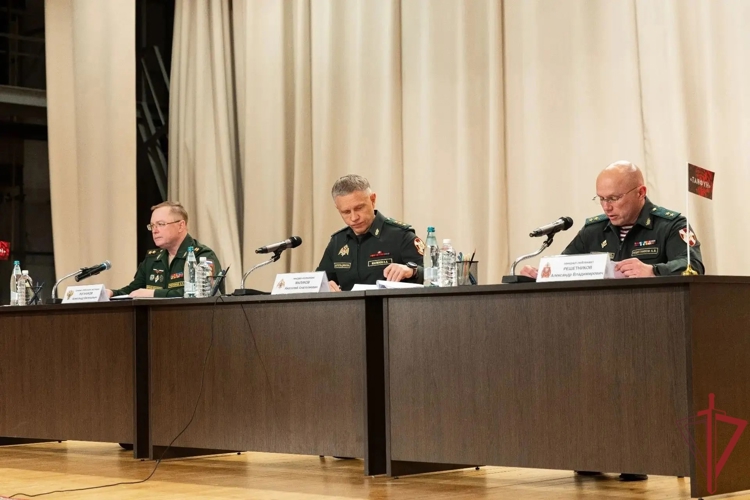 Генерал-полковник Анатолий Маликов вручил личный штандарт командующего Восточным округом Росгвардии генерал-лейтенанту Александру Решетникову