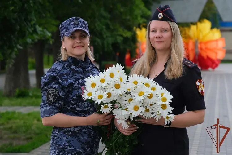 Росгвардейцы принимают участие в праздничных мероприятиях, посвященных Дню семьи, любви и верности