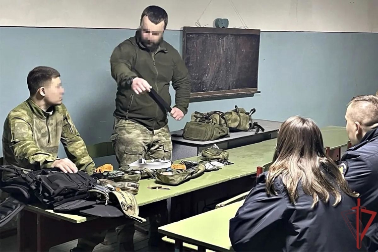 В ЛНР росгвардейцы провели занятия по тактической медицине для сотрудников полиции