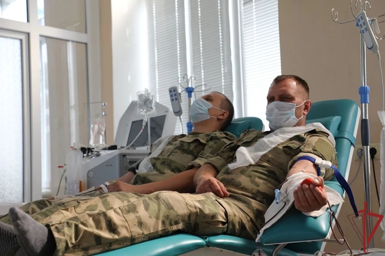 Военнослужащие и сотрудники Росгвардии сдали кровь для пациентов больниц Луганской Народной Республики