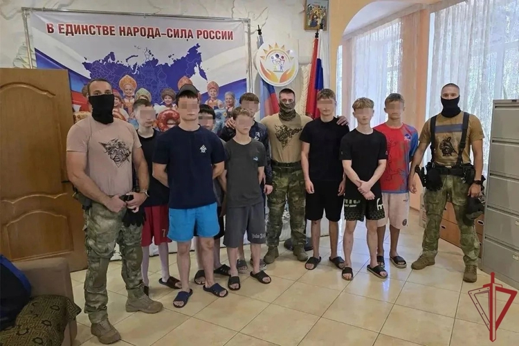 В преддверии нового учебного года росгвардейцы оказали гуманитарную помощь воспитанникам детского дома в ЛНР